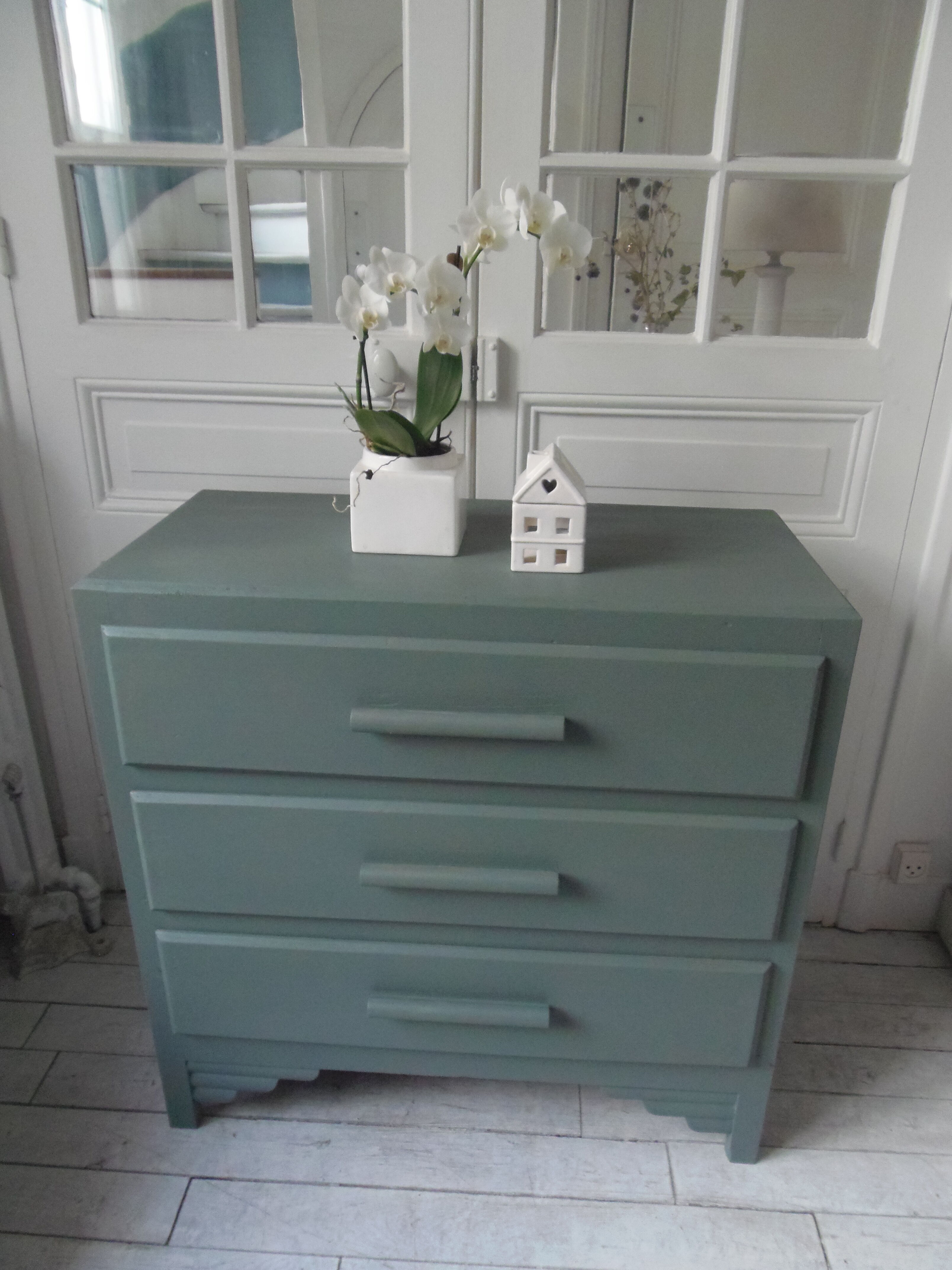 Vintage chest of drawers
