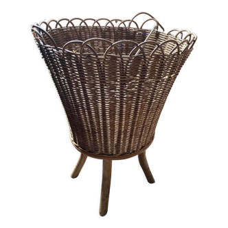 Rattan basket on feet