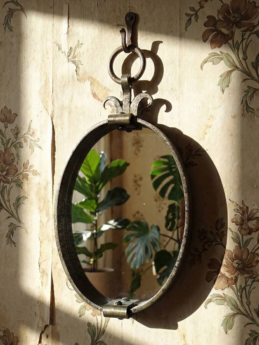 Oval mirror in handcrafted wrought iron, mid-century brutalist vintage from the 50s-70s.