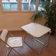 Table Platone et chaise Plia blanches – Anonima Castelli