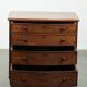 Commode anglaise du 19e siècle en taille subtile et unique.