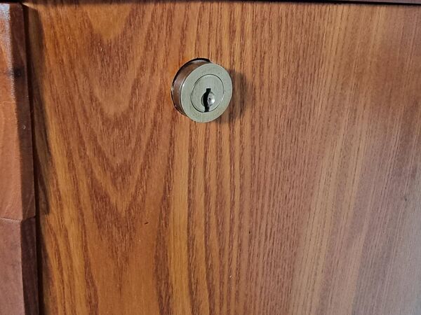 Ensemble de 2 armoires R40 Pierre Chapo en orme massif, France, 1970