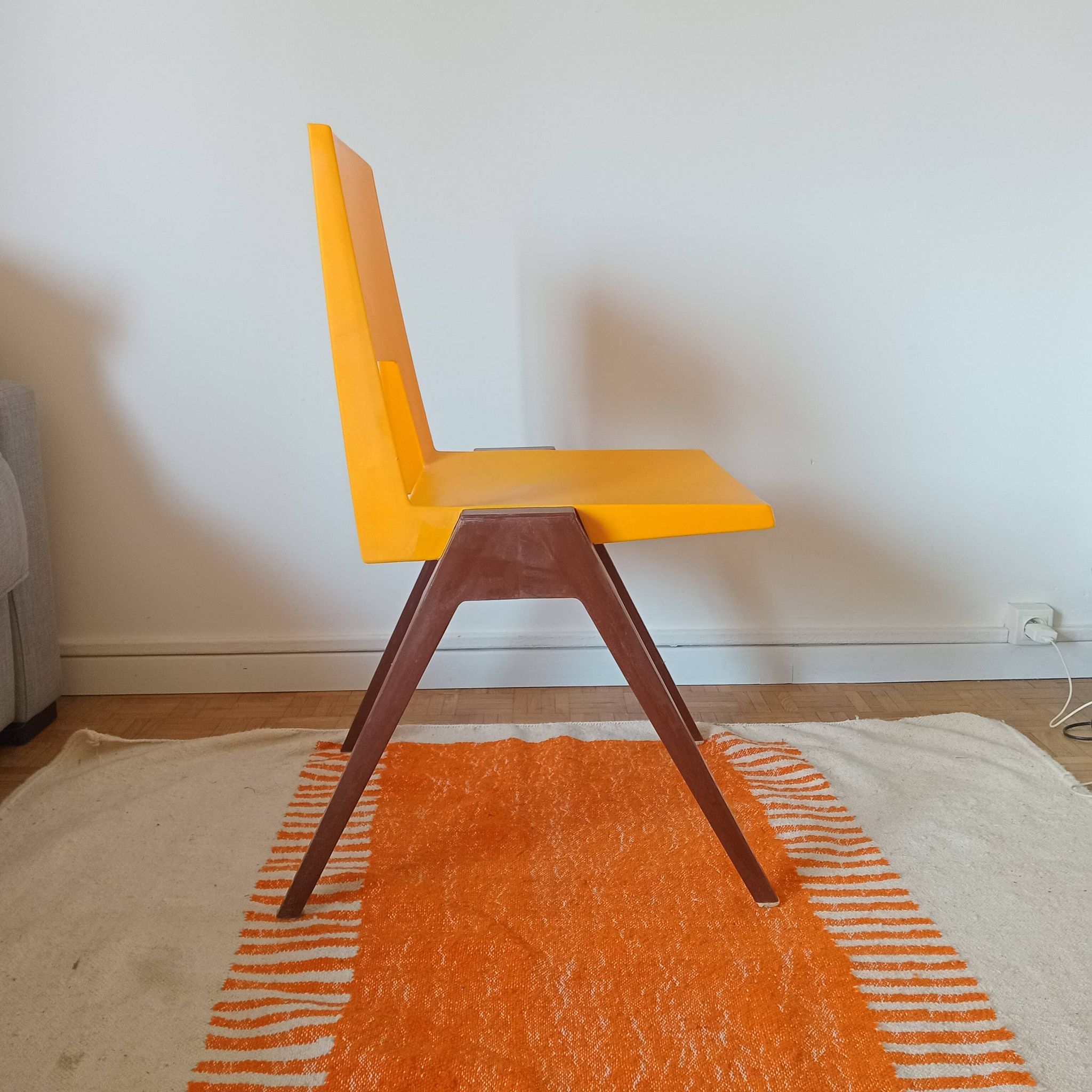 Set of 4 vintage chairs from the 70s – Stamp brand, model 01 Nurieux