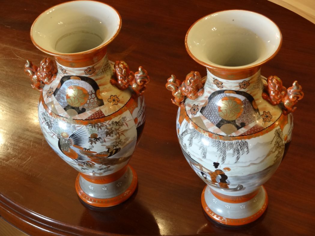 Paire de vases en porcelaine de Satsuma, Japon, XIXème, H37cm
