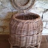Panier en osier vintage à pommes de terre ou à oeufs