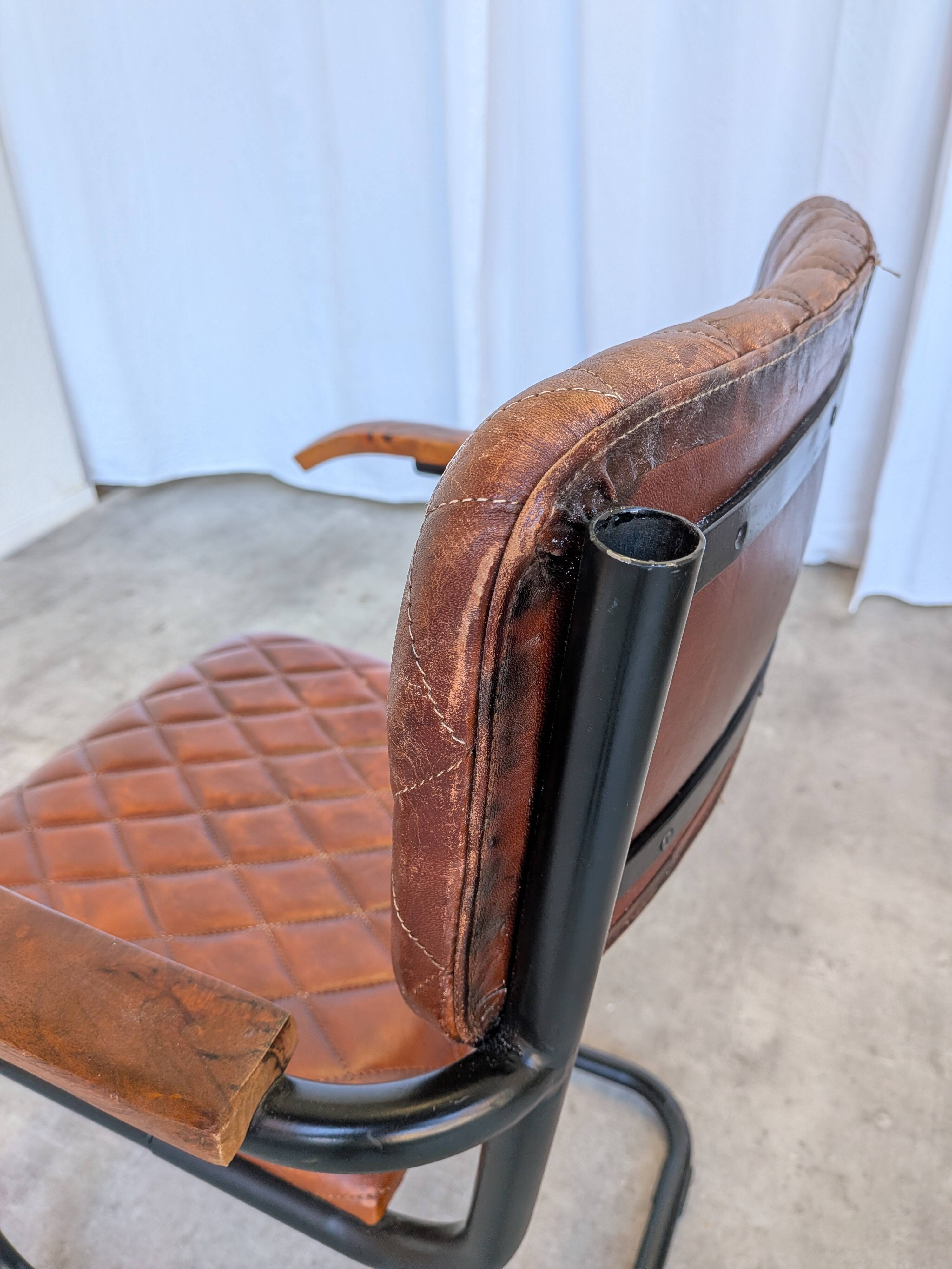 Chaise de salle à manger en cuir matelassé vintage : fauteuil de bureau industriel