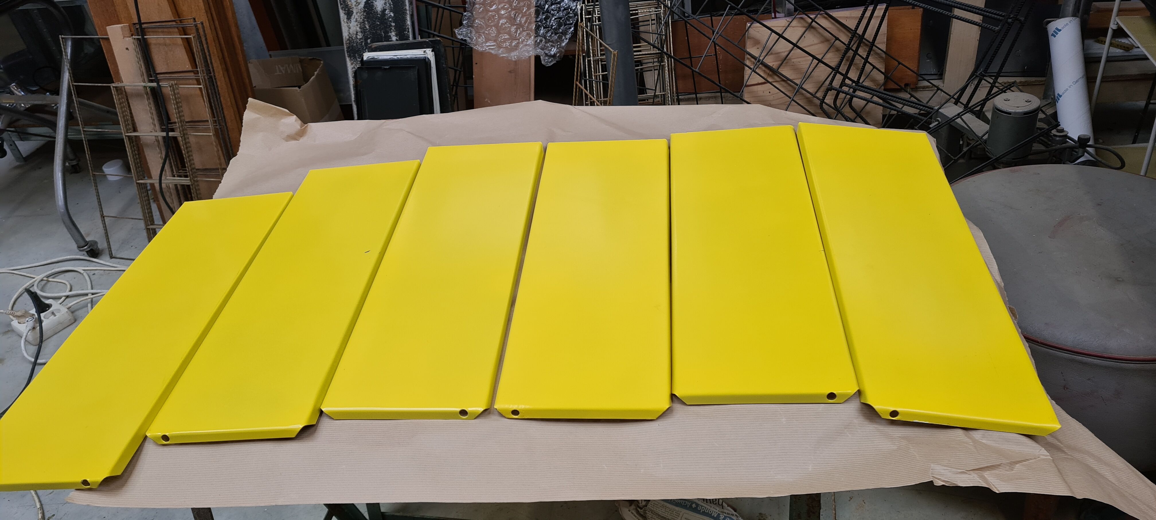 Etagere string metal yellow rising strier gold 59x47x15,5