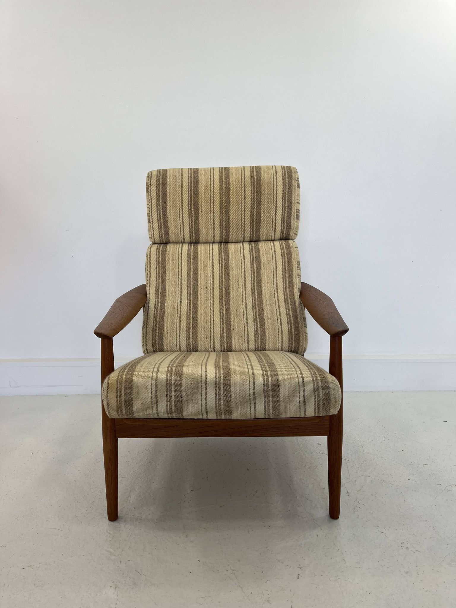 Fauteuil FD 164 en teck par Arne Vodder pour France & Son