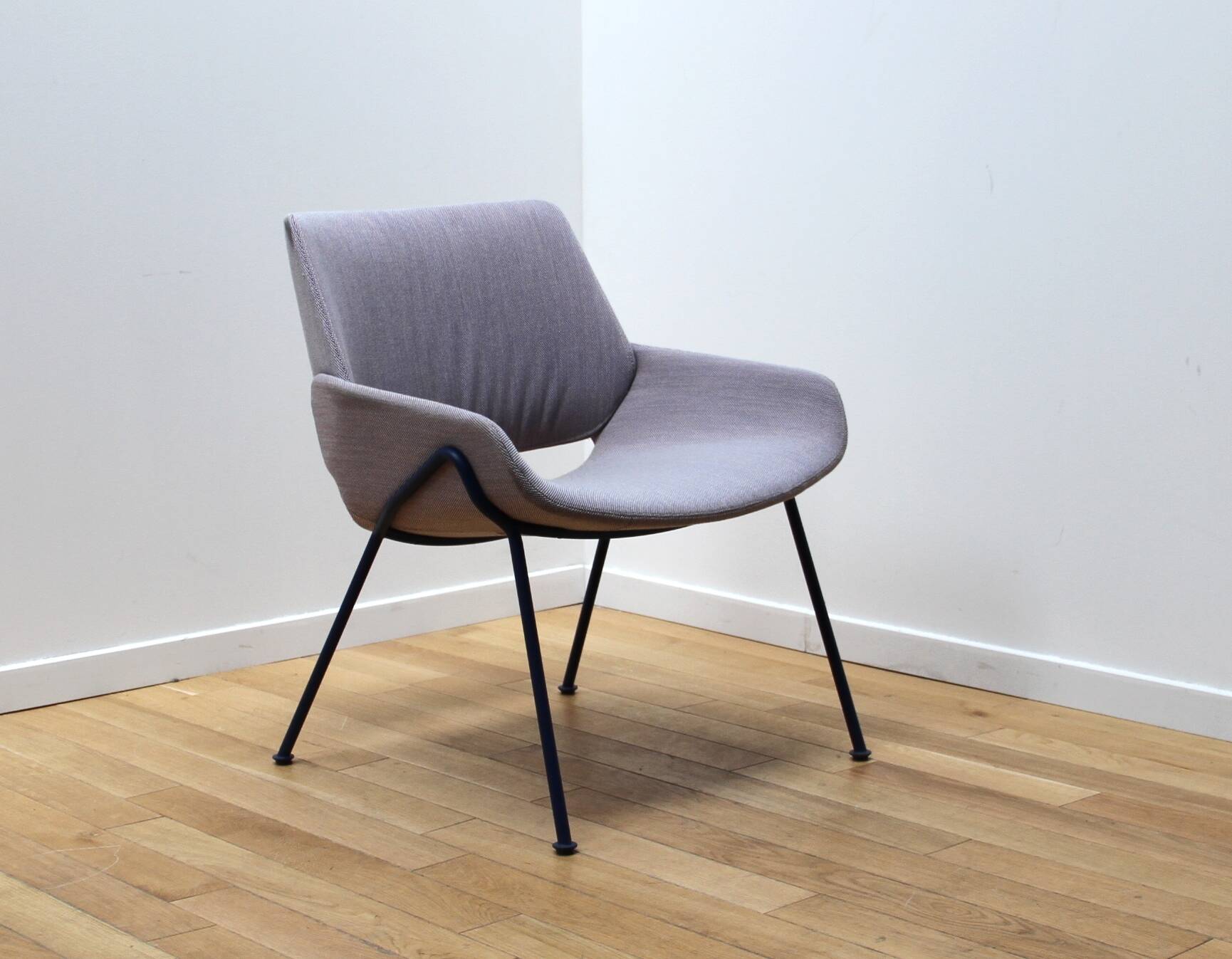 Monk designer armchair, Prostoria