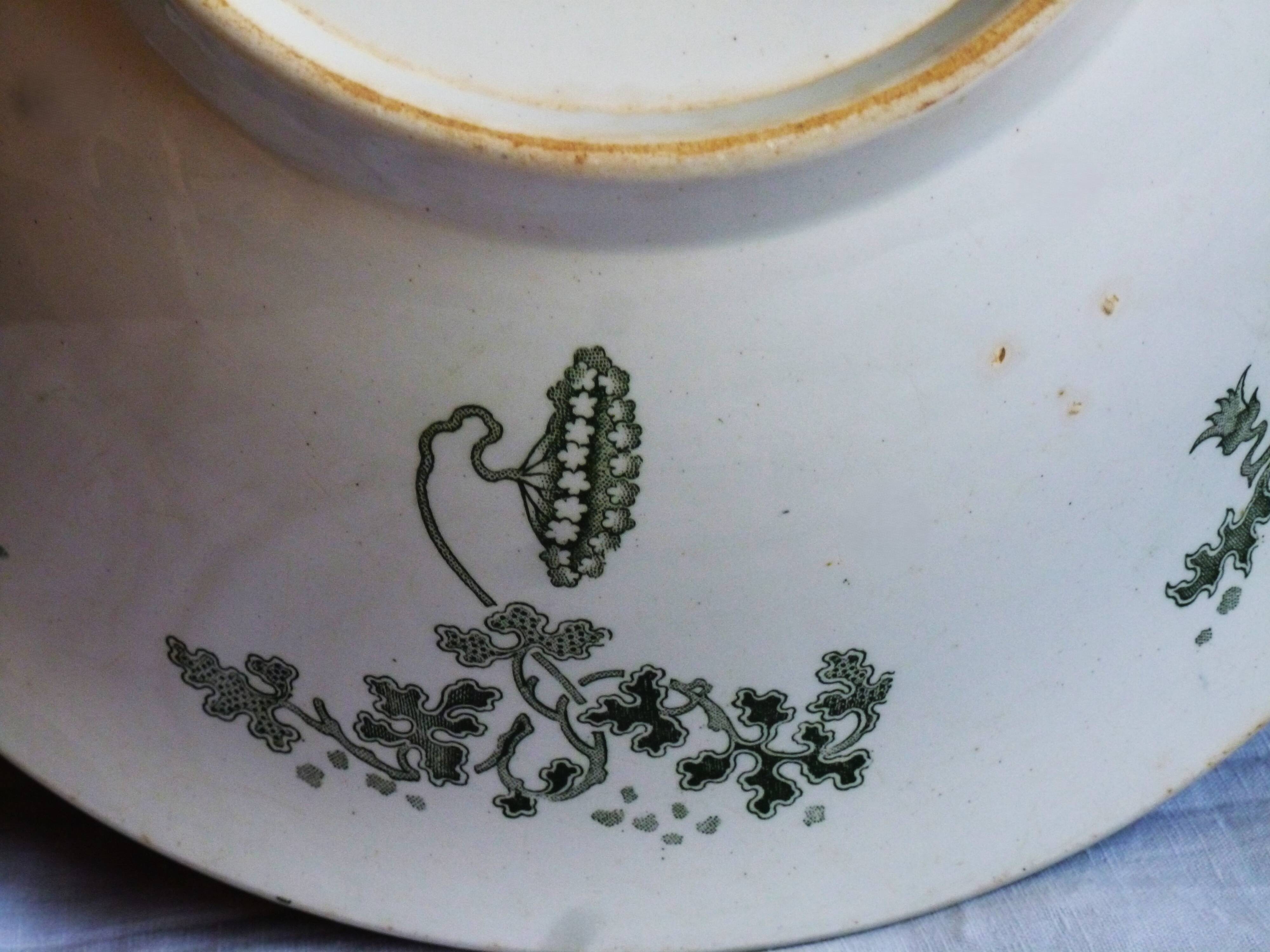 Ceramic fruit bowl, ceramic compote dish, fruit basket.