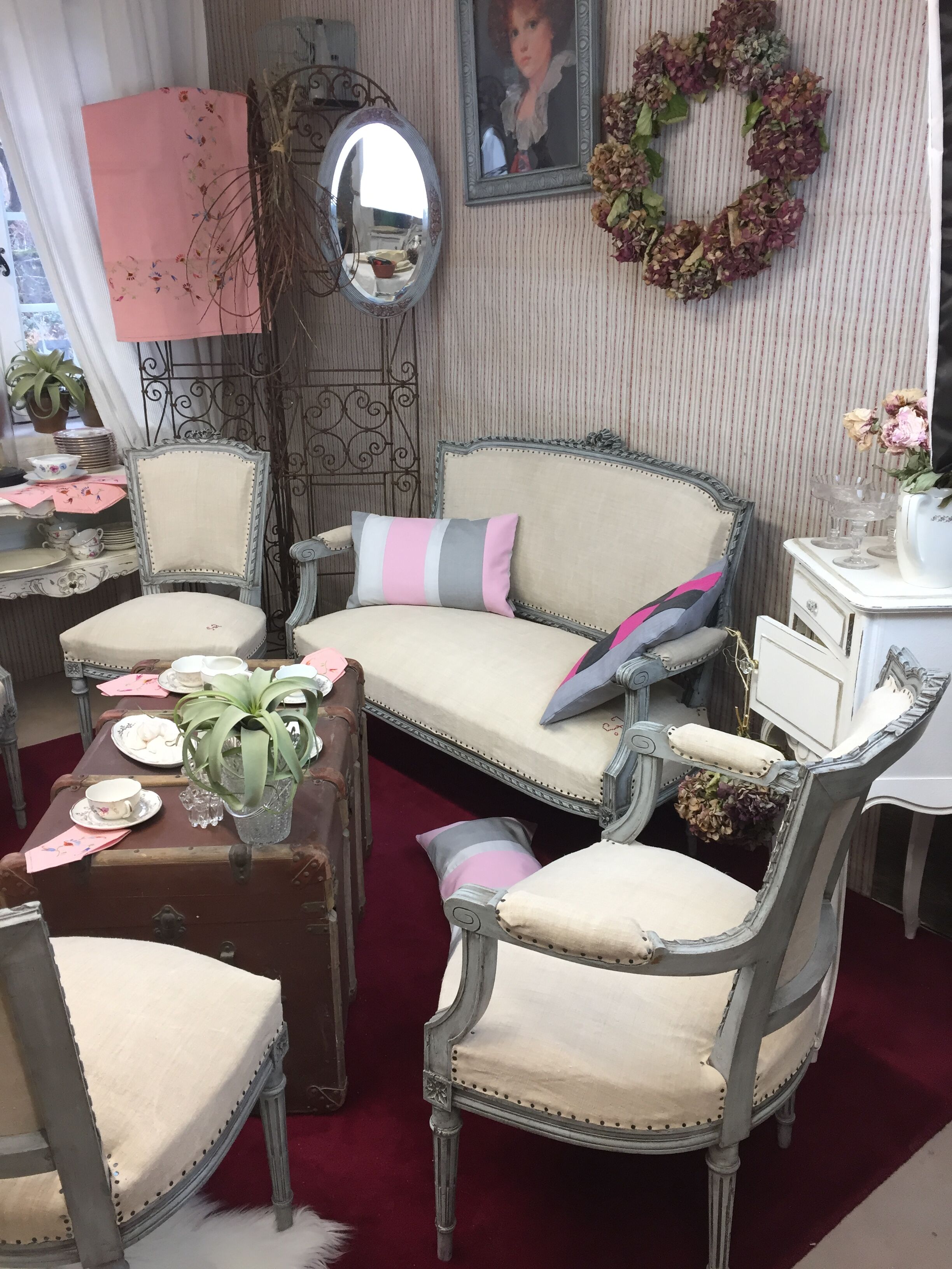 Louis XVI style wooden living room, nineteenth century, consisting of 5 elements completely renovated