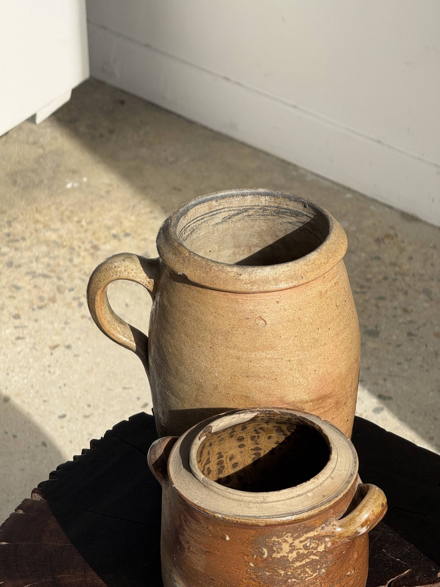 Pot ovale en grès mat beige, 1 anse