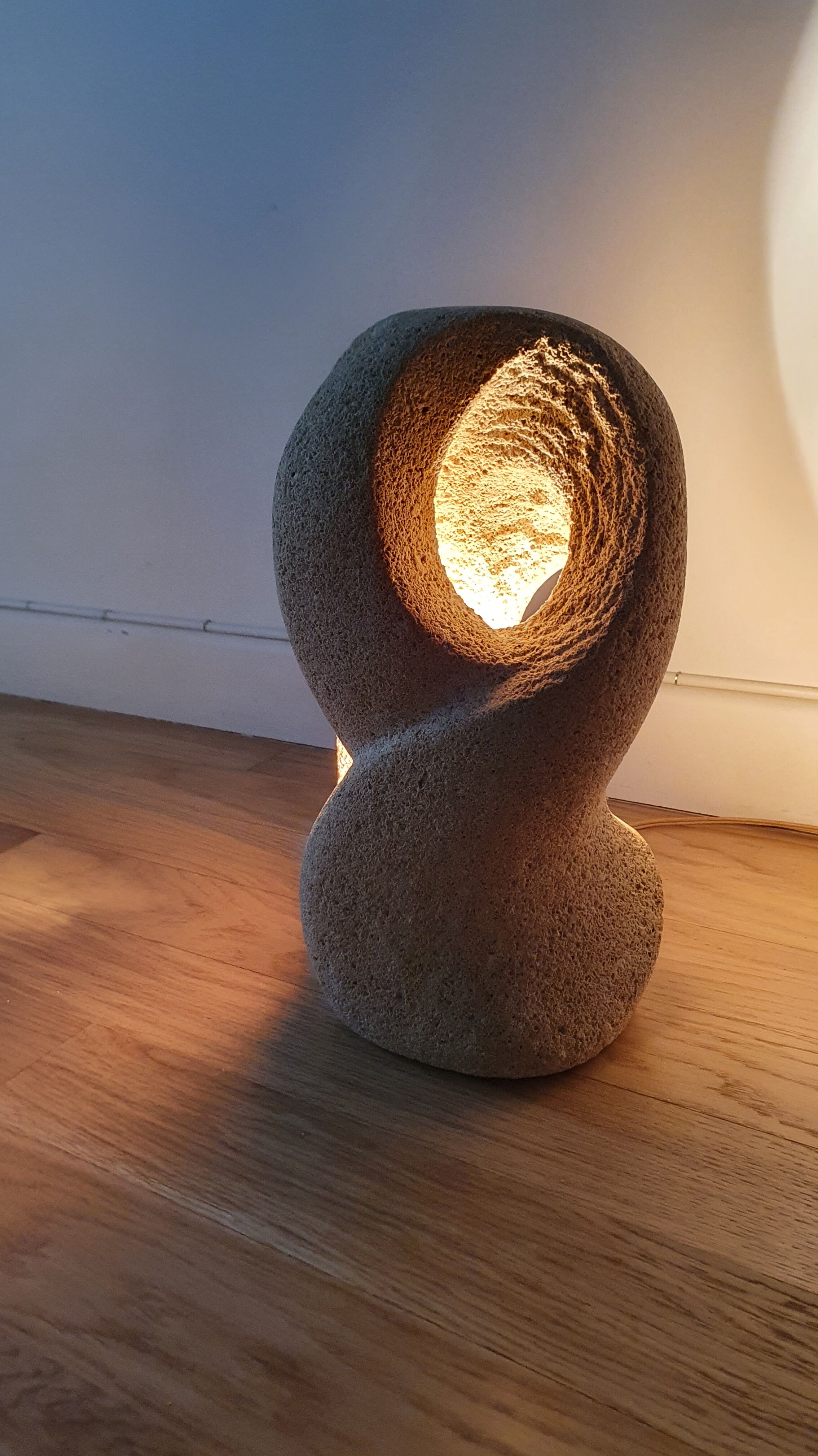 Natural stone sculpture lamp