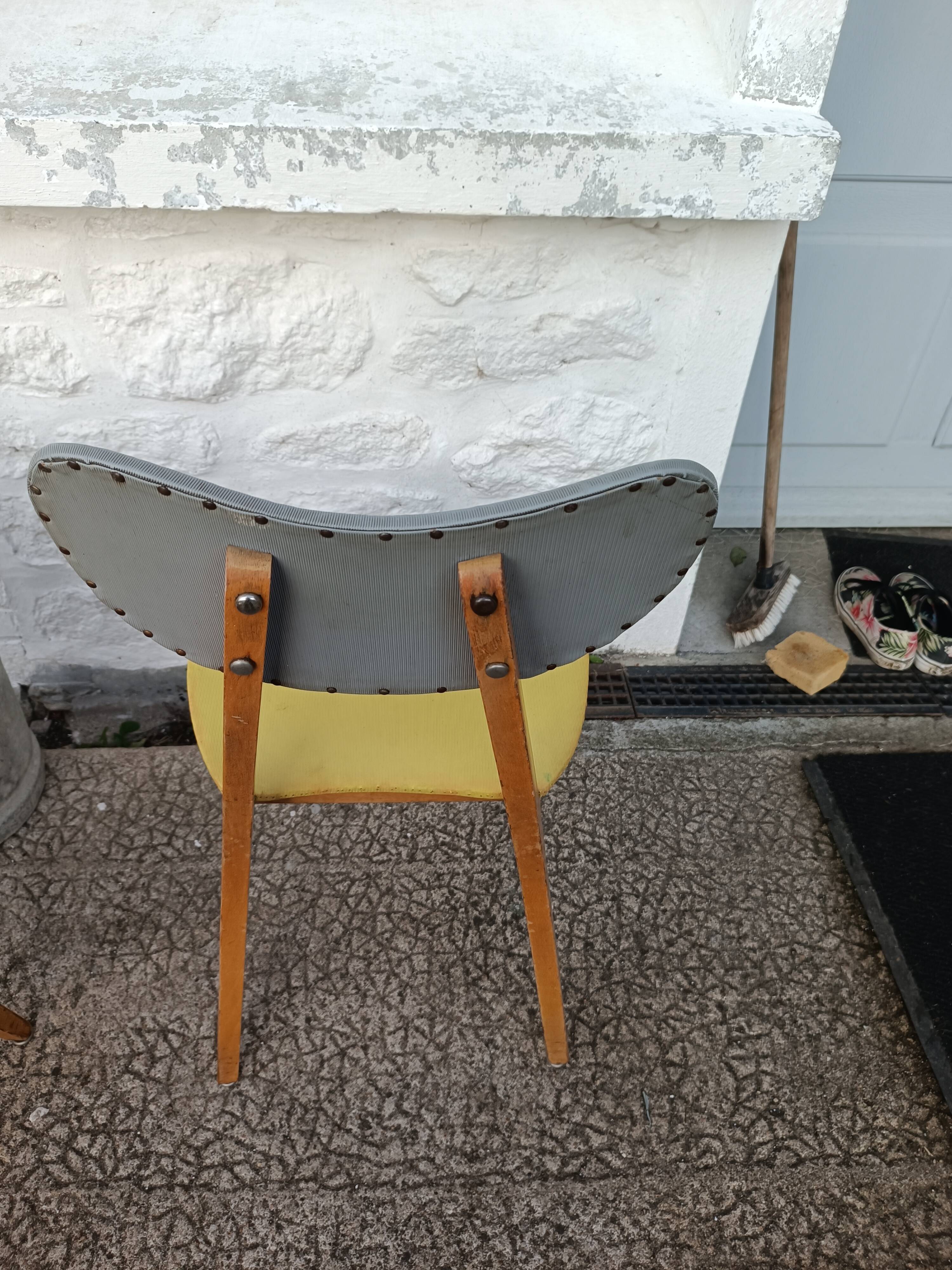 Set of 6 compass leg chairs – colored seats