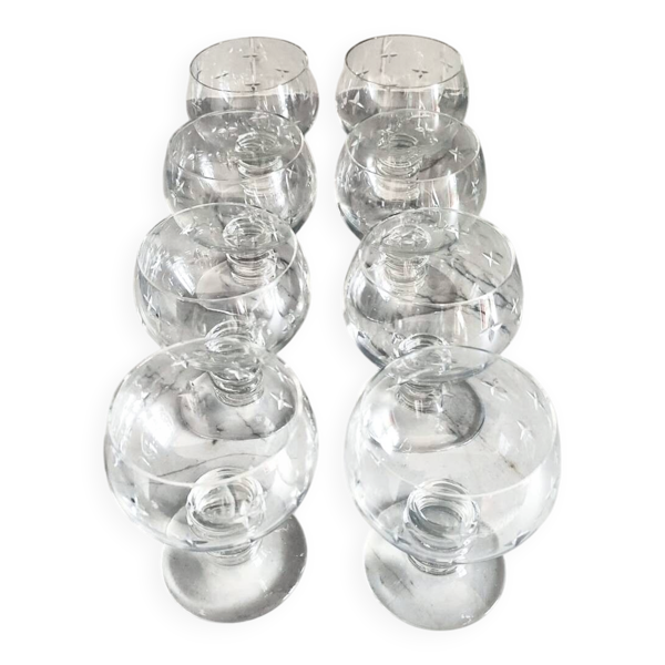 Lot de 8 verres à vins