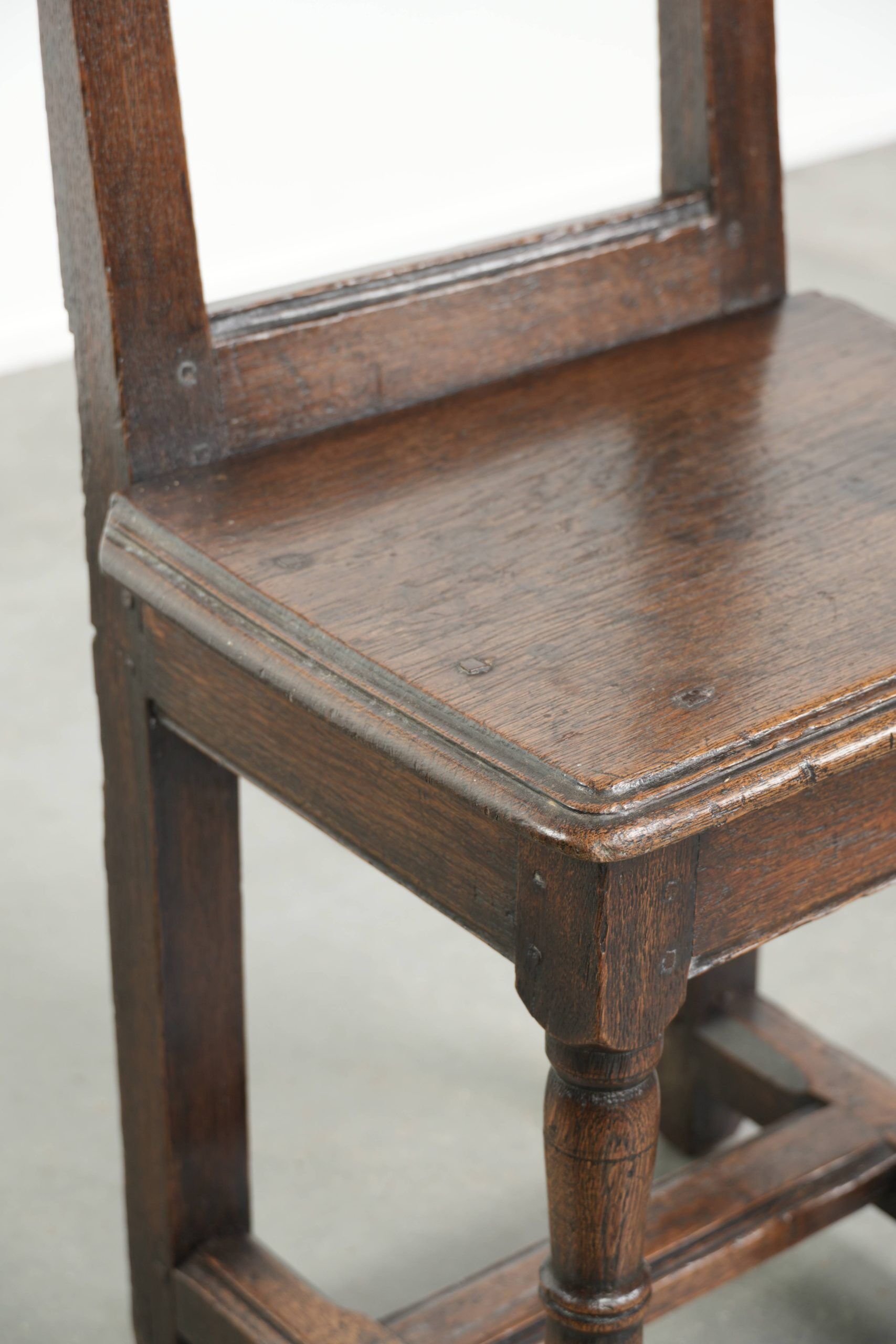 Chaise antique lorraine du XVIIIe siècle en chêne