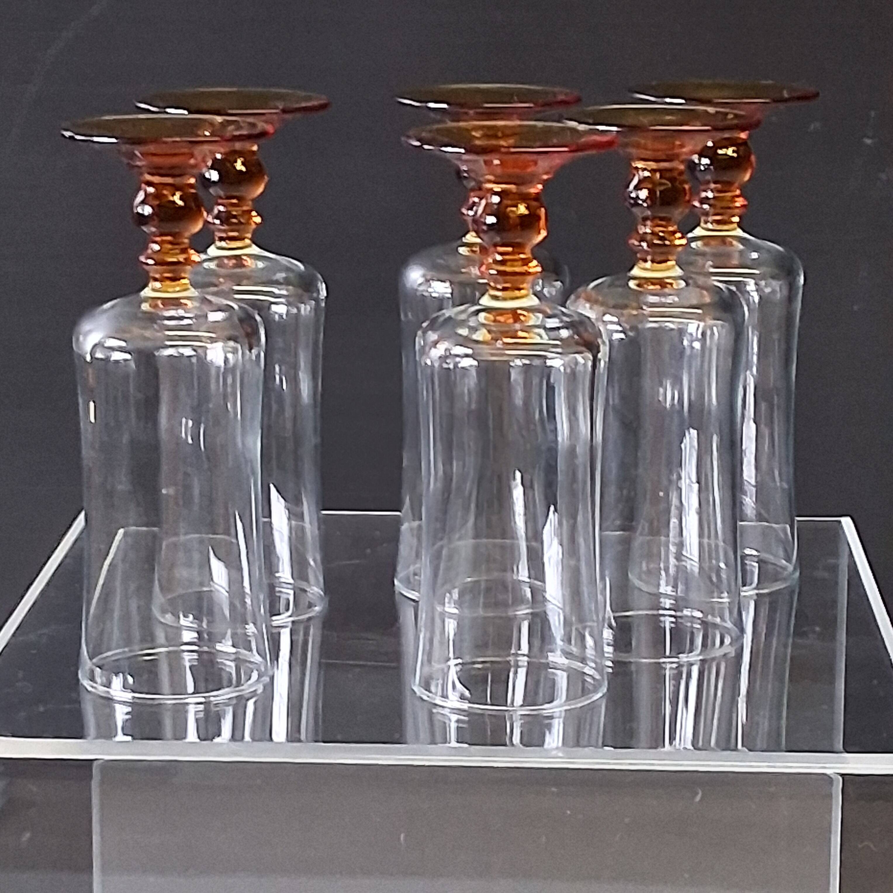 6 amber-footed champagne flutes in very good condition.
