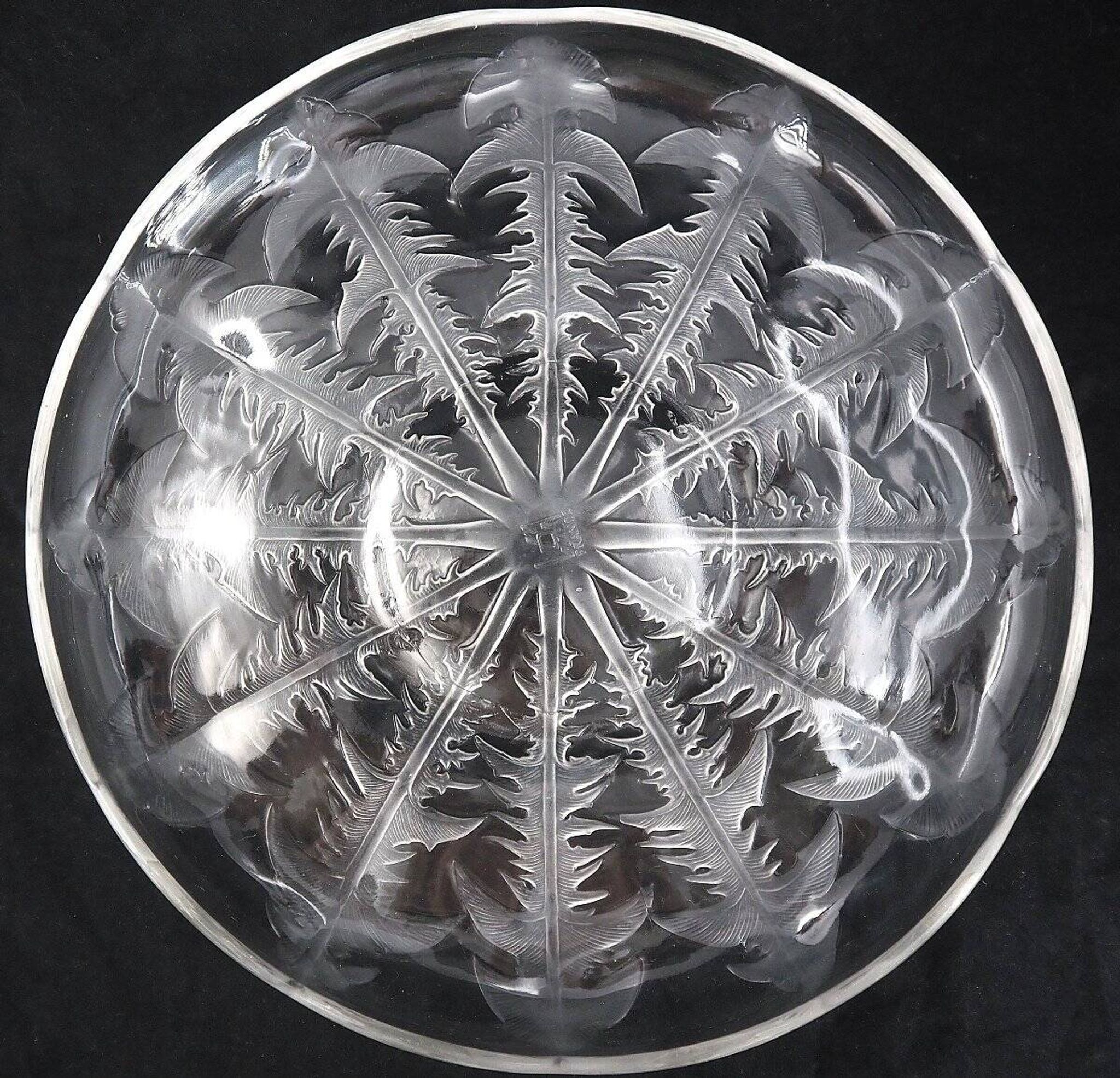 Dandelion cup signed Lalique VDA, glassware from Alsace