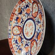 19th-century Asia: Important round porcelain dish decorated in the Imari style