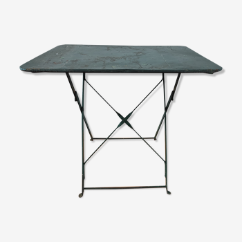 Folding garden table