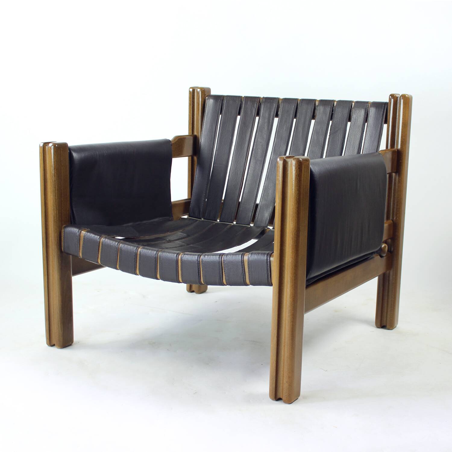 Lot de 2 chaises longues en cuir marron et noyer par Ton, Tchécoslovaquie