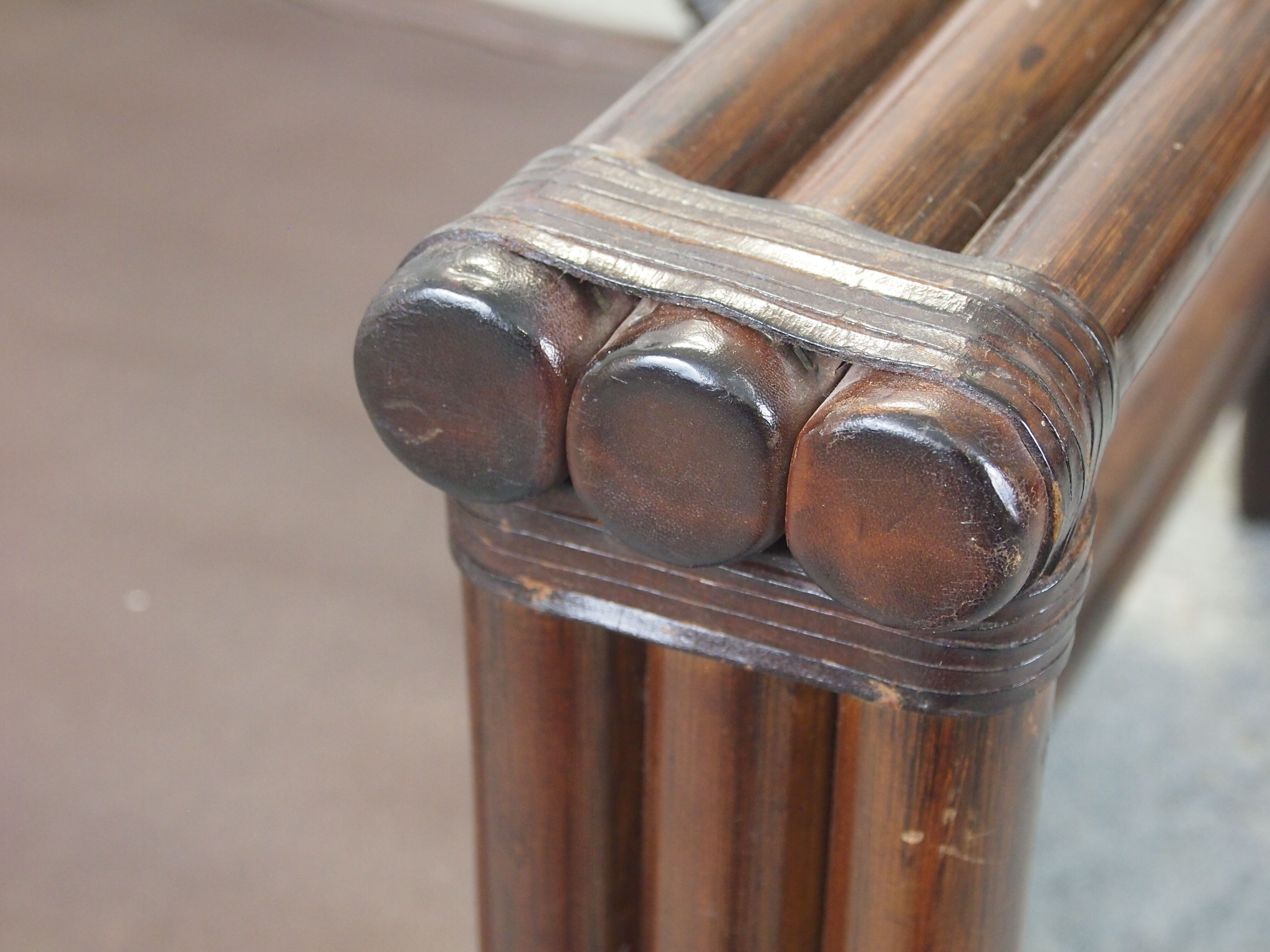 Canapé boho 2 places vintage du milieu du siècle avec coussins en cuir