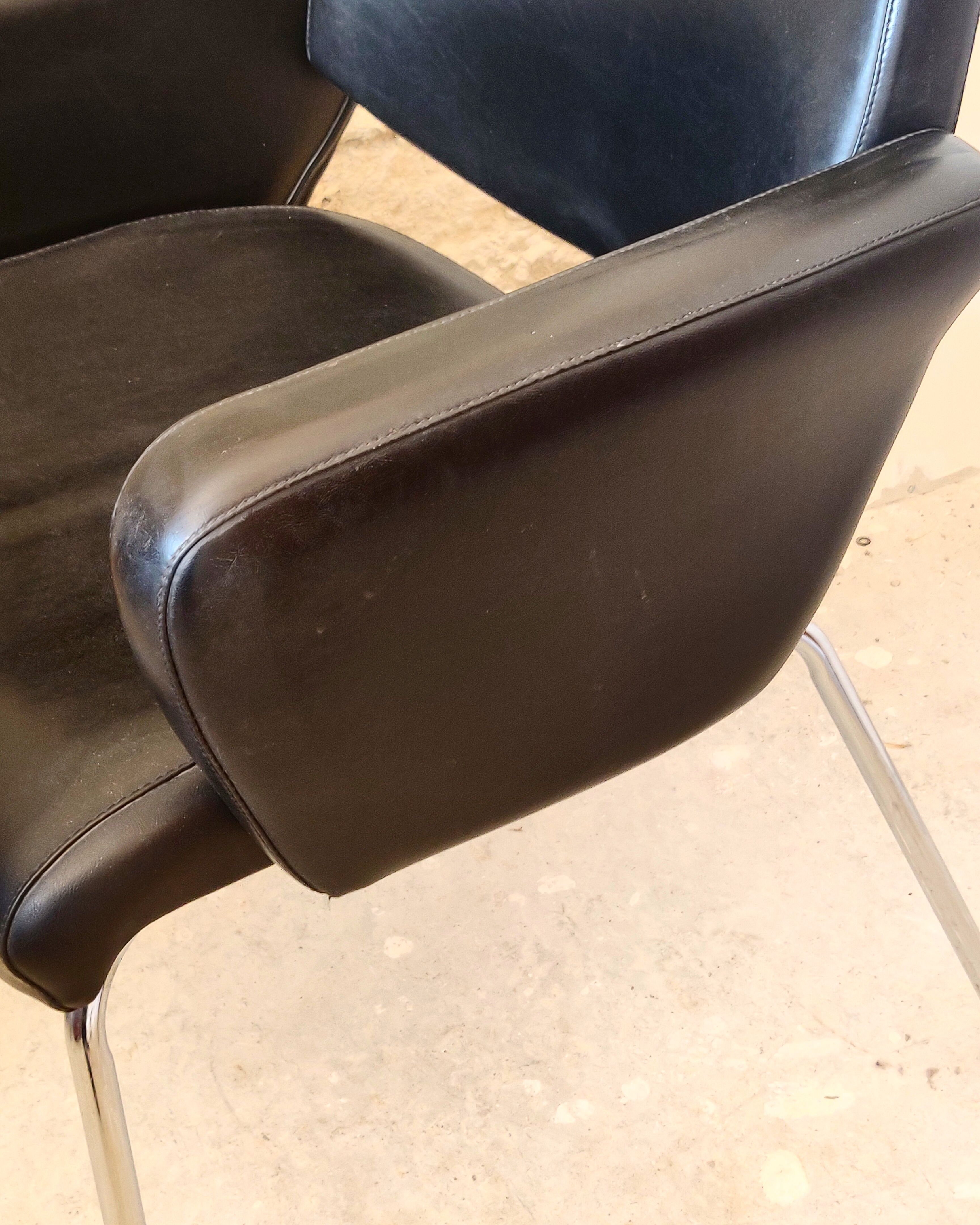 Black vintage conference chair, chrome feet
