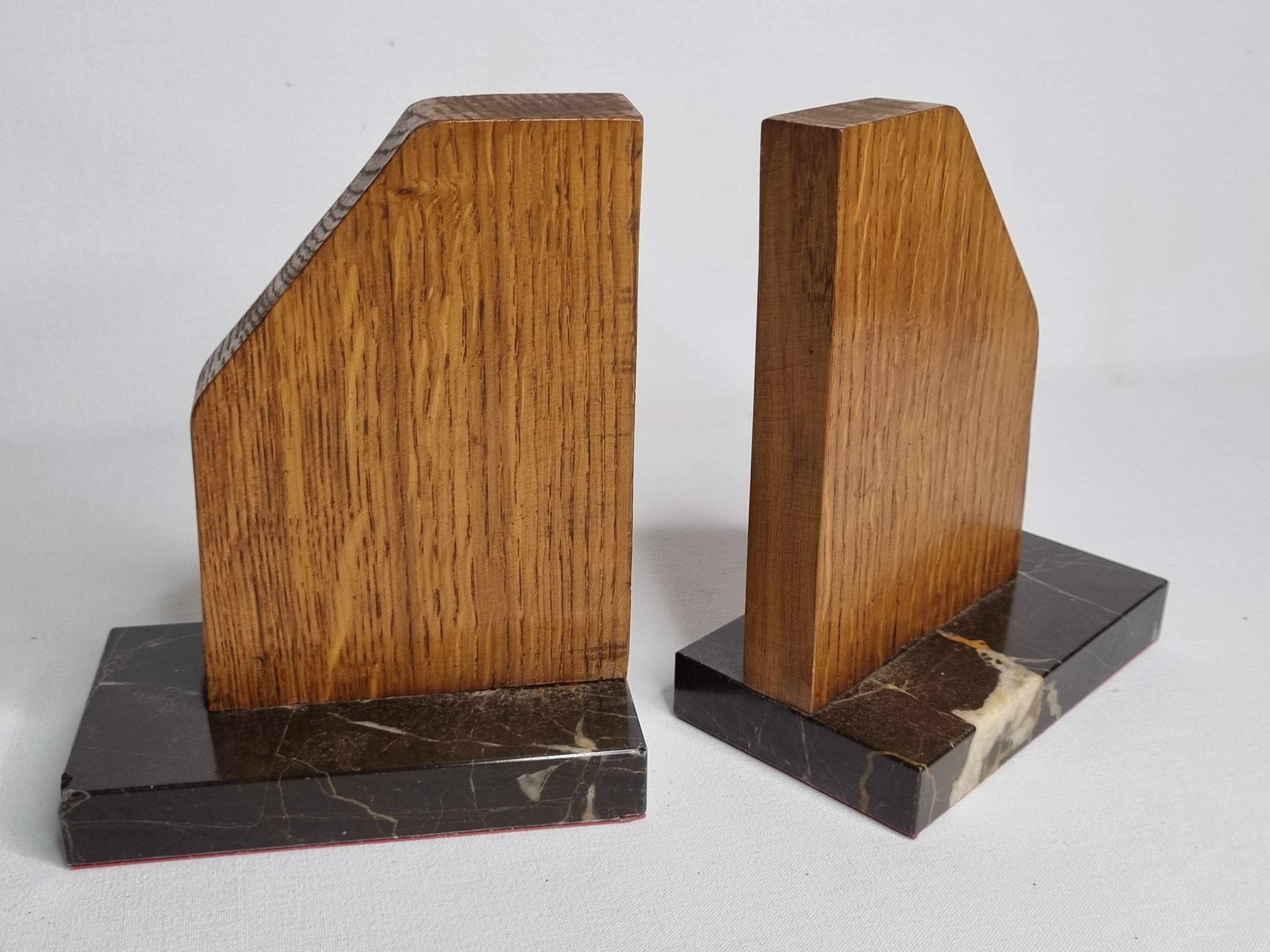 Pair of Art Deco bookends in solid wood and veined black marble