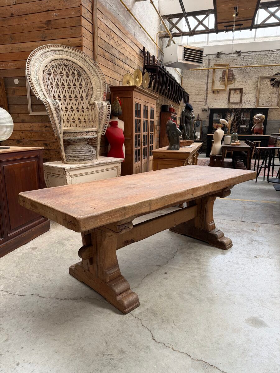 Table de type monastère en chêne
