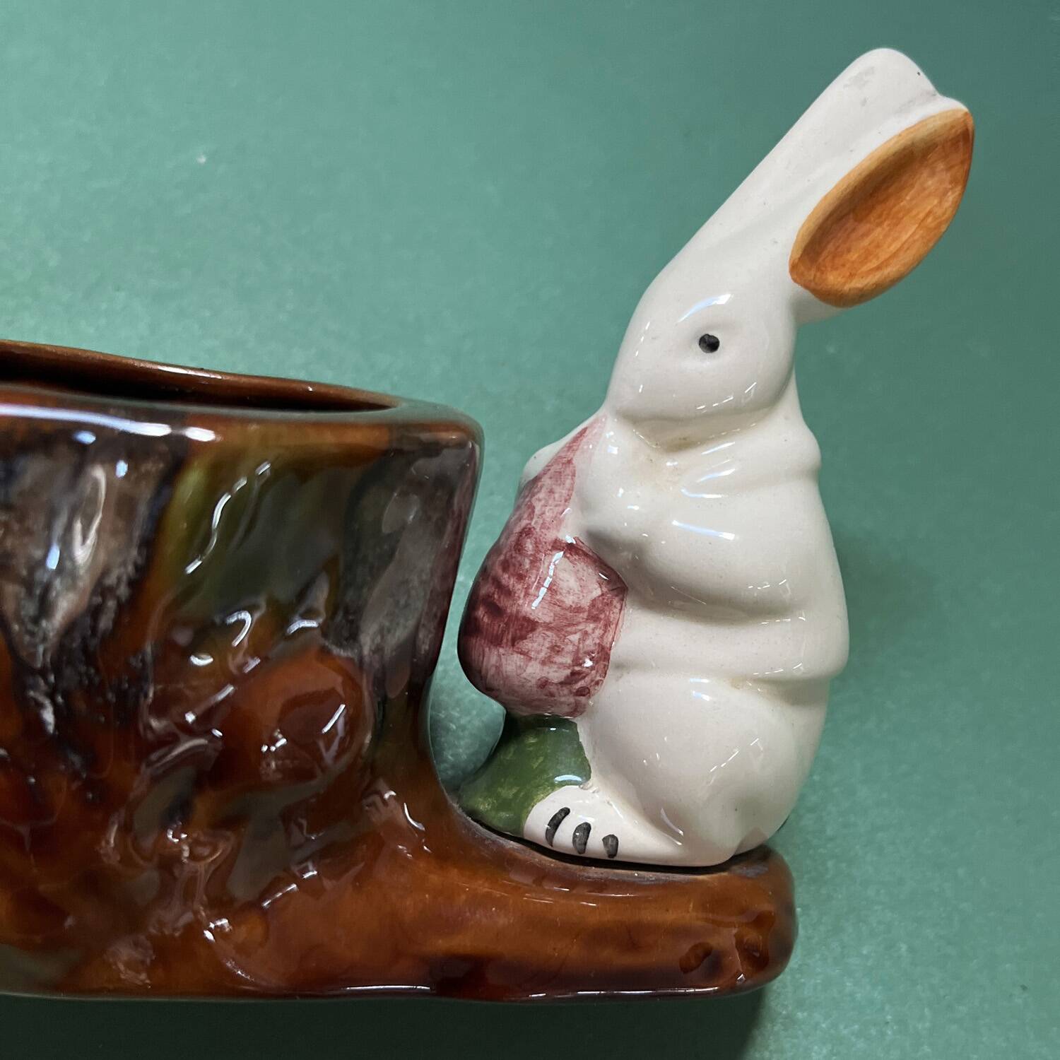 Ceramic rabbit pot from the early 20th century.