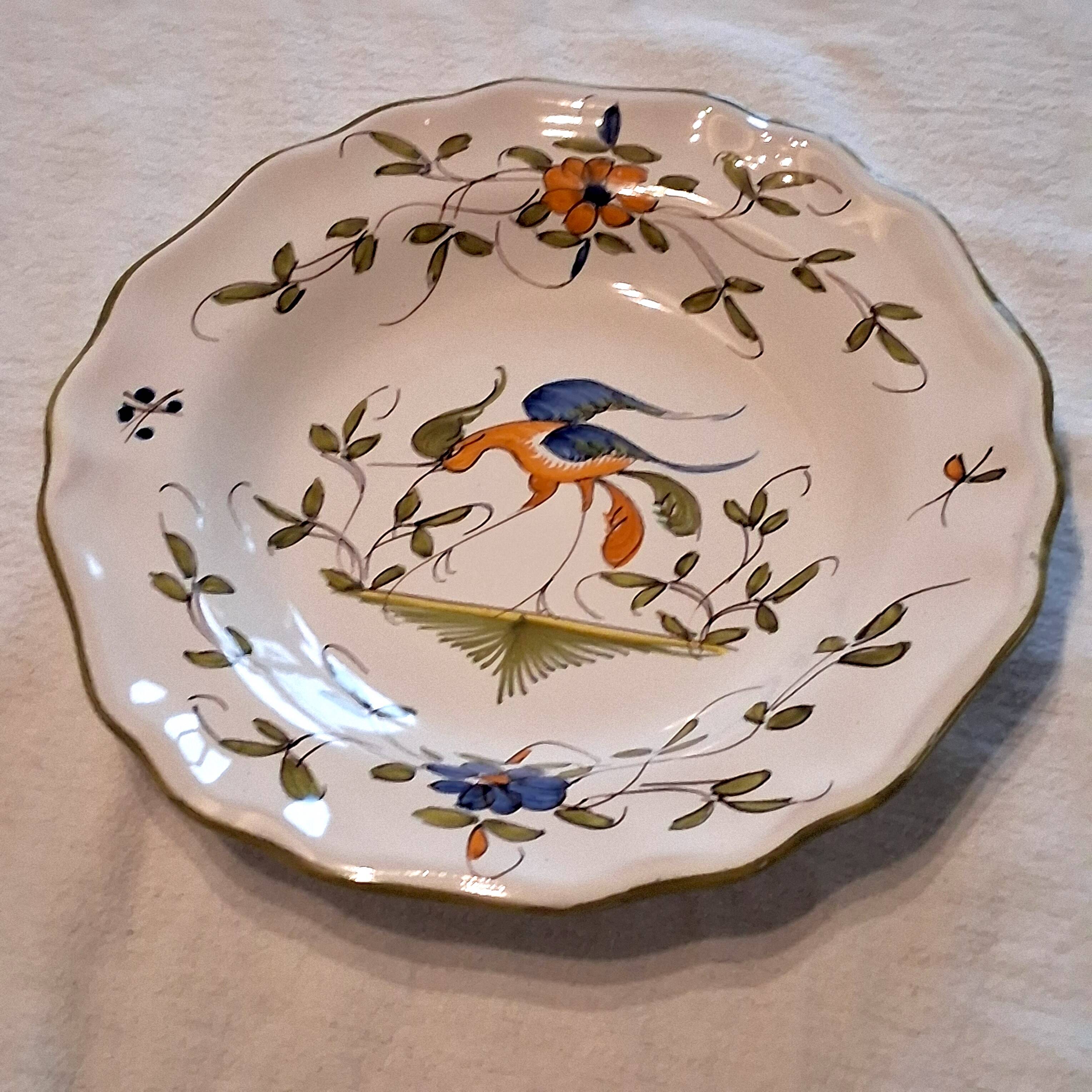 It's a beautiful deep plate "Martres la Tolosane" in very good condition.