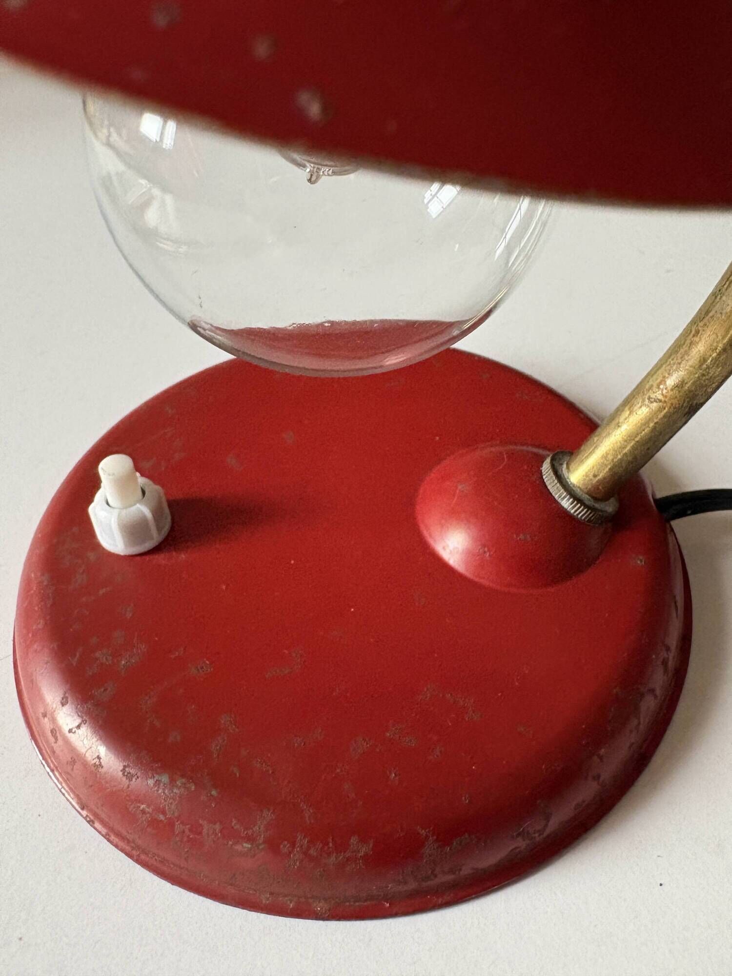 Vintage desk lamp from the 50s/60s in red & brass.