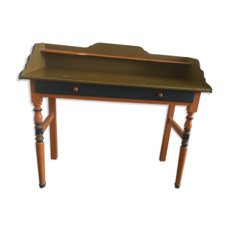 Serving table