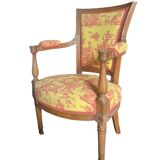 Fauteuil cabriolet style Louis XVI en toile de Jouy jaune et rouge, France