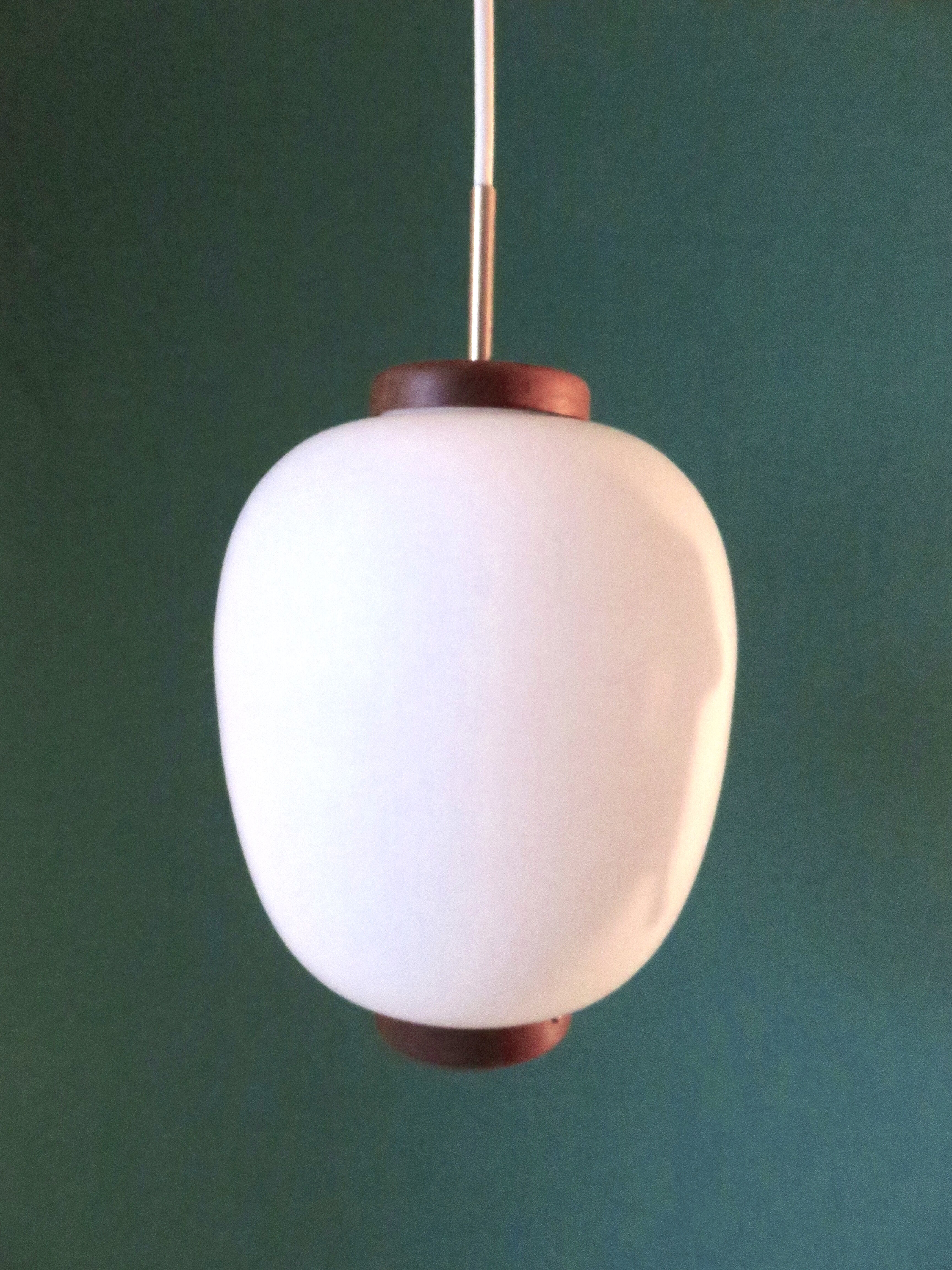 Suspension en opaline de Bent Karlby, Danemark, 1950