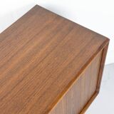 Buffet danois en teck par Henning Kjaernulf pour Bruno Hansen, années 1960