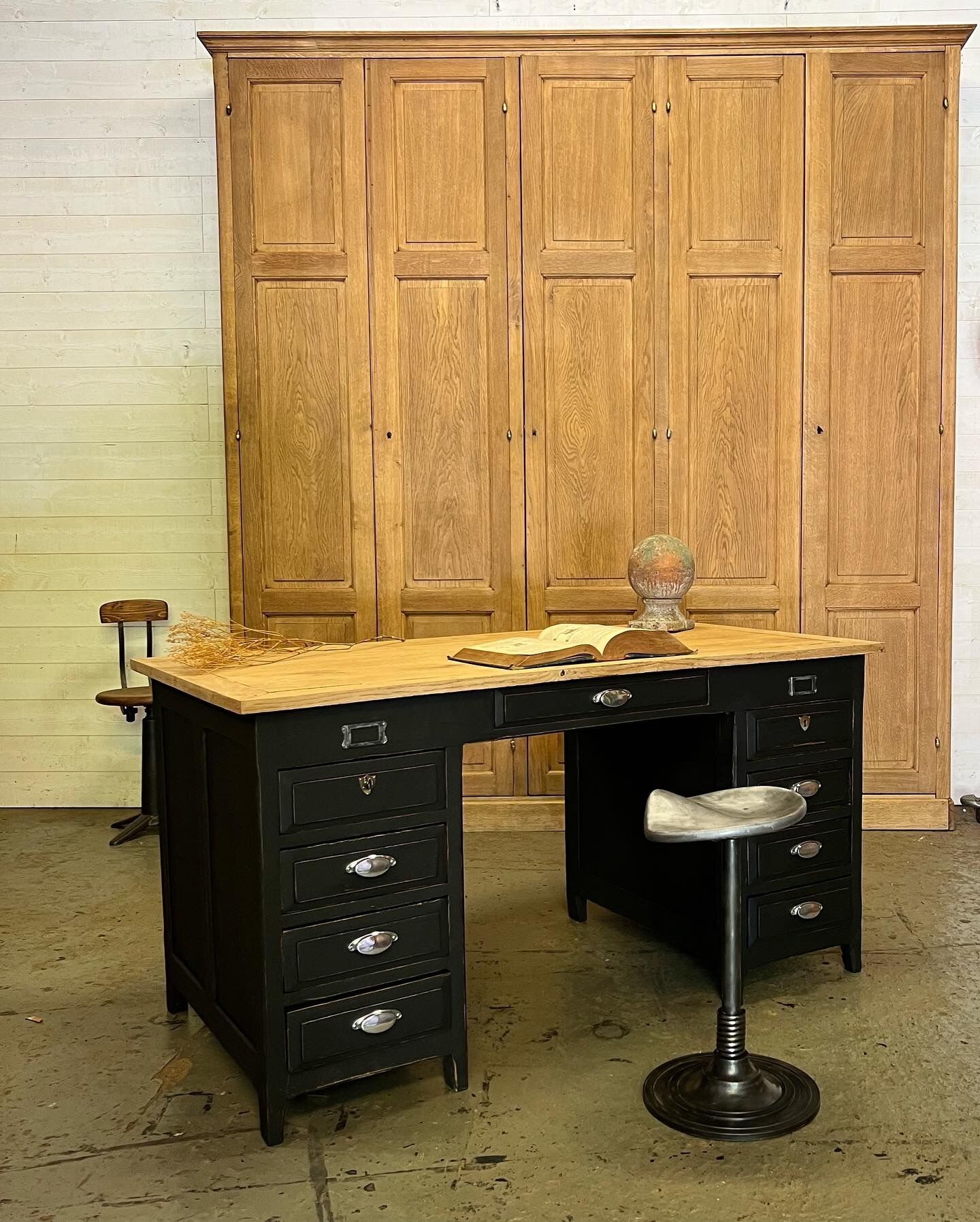 Old American style office in solid oak