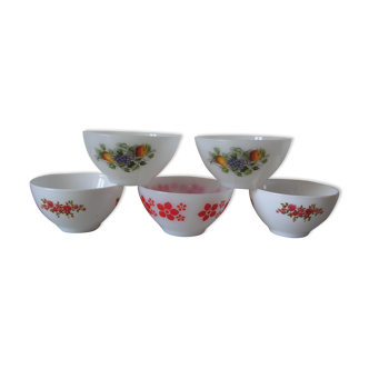 Set of 5 old breakfast bowls in Arcopal France 1980s deco retro kitchen