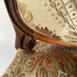 Salon de style Louis XV comprenant une paire de fauteuils et trois chaises
