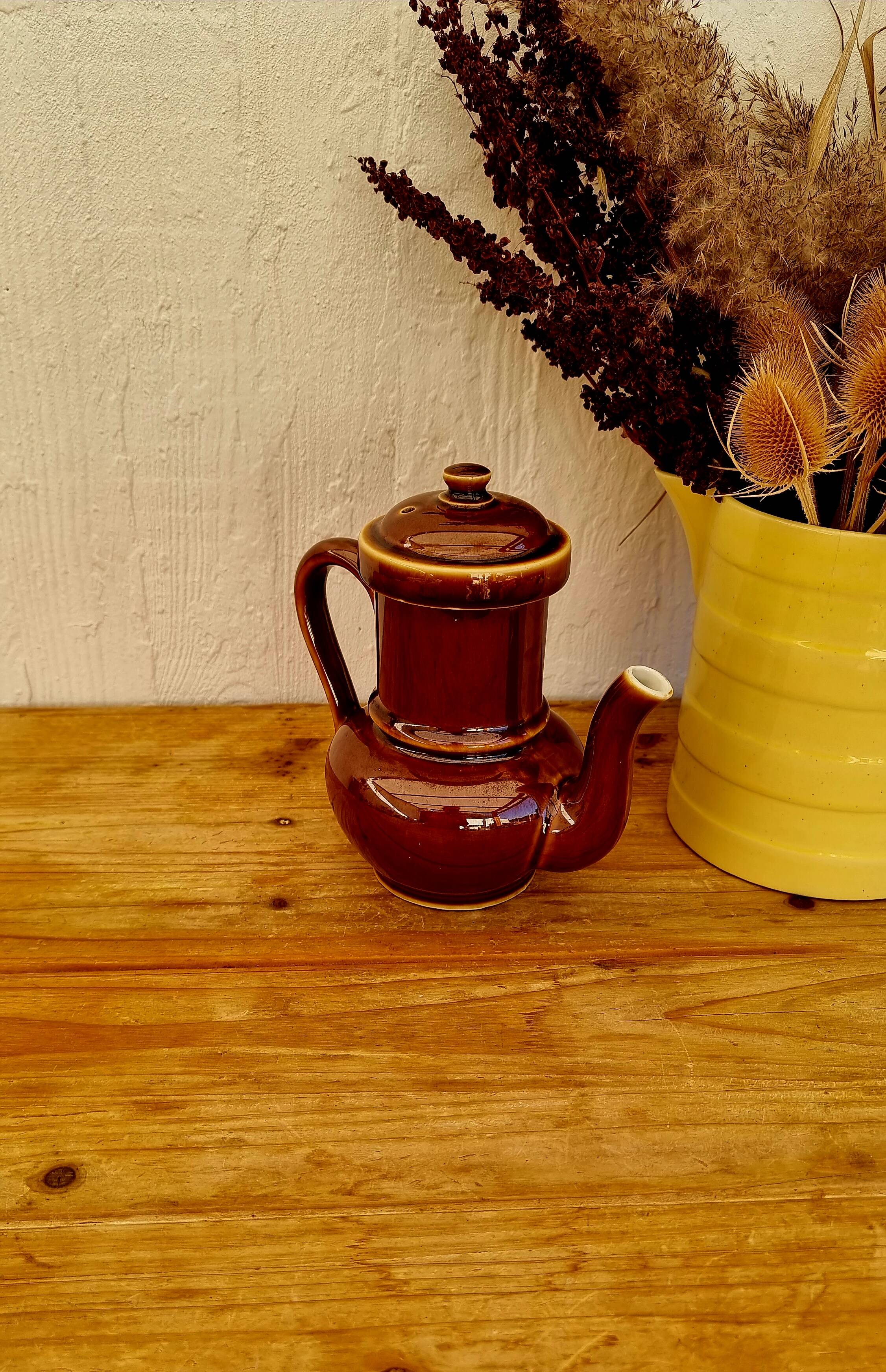 Cafetière en céramique marron vintage