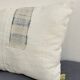 Coussin artisanal en toile ancienne style Kilim
