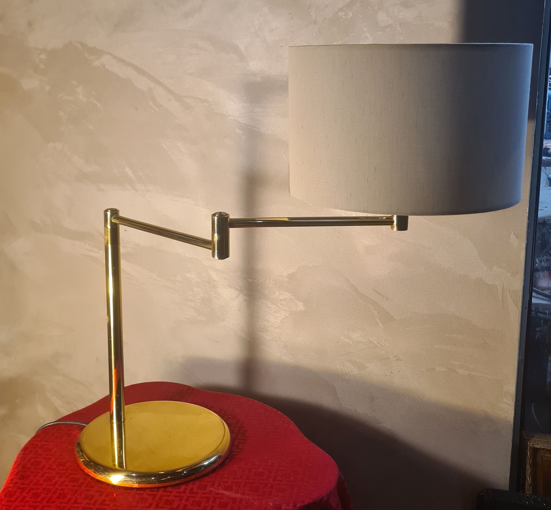 modular table lamp in a chic and timeless style 56x36. It is made up of