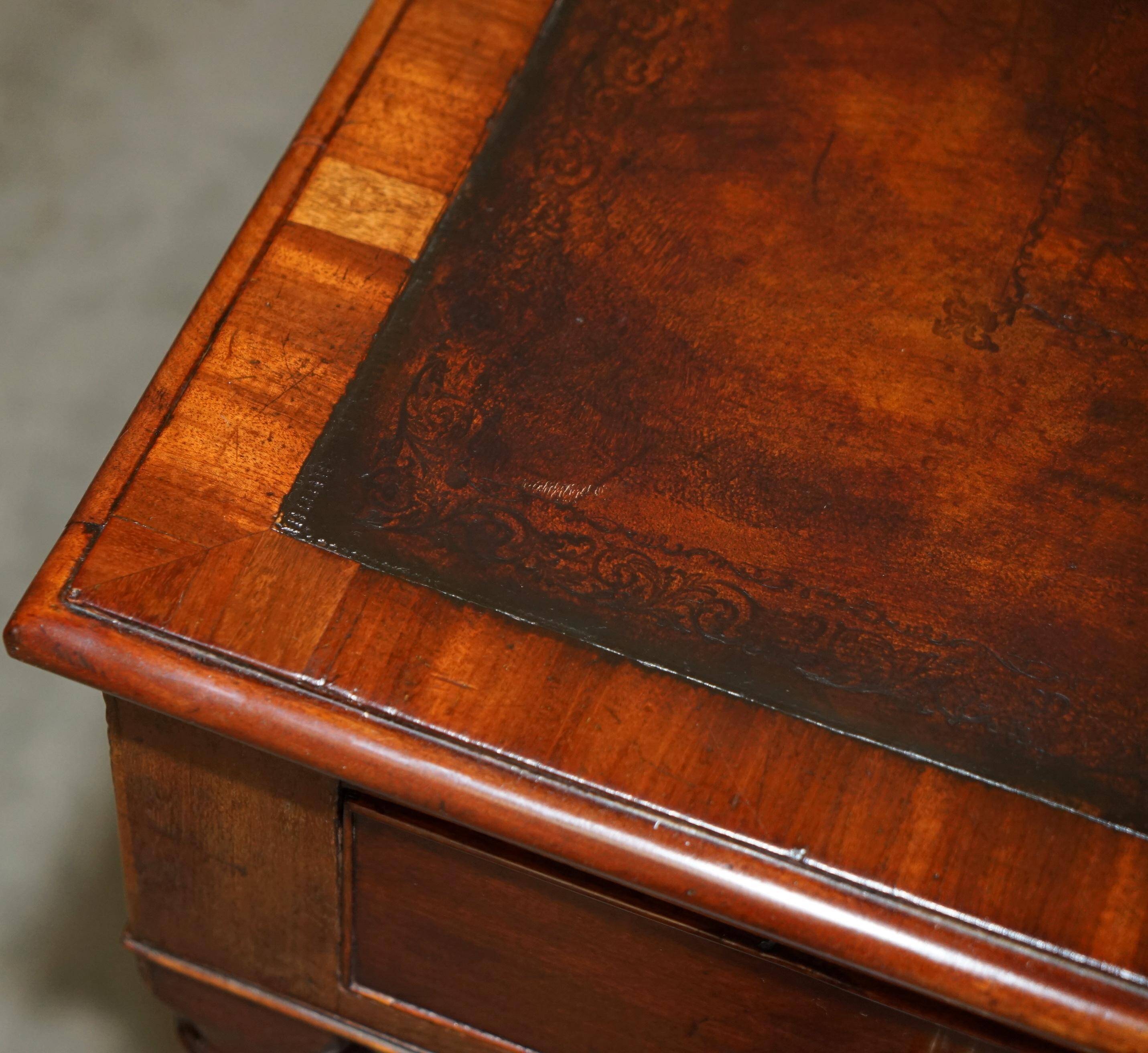 Bureau d'écriture géorgien irlandais antique restauré 1780 cuir