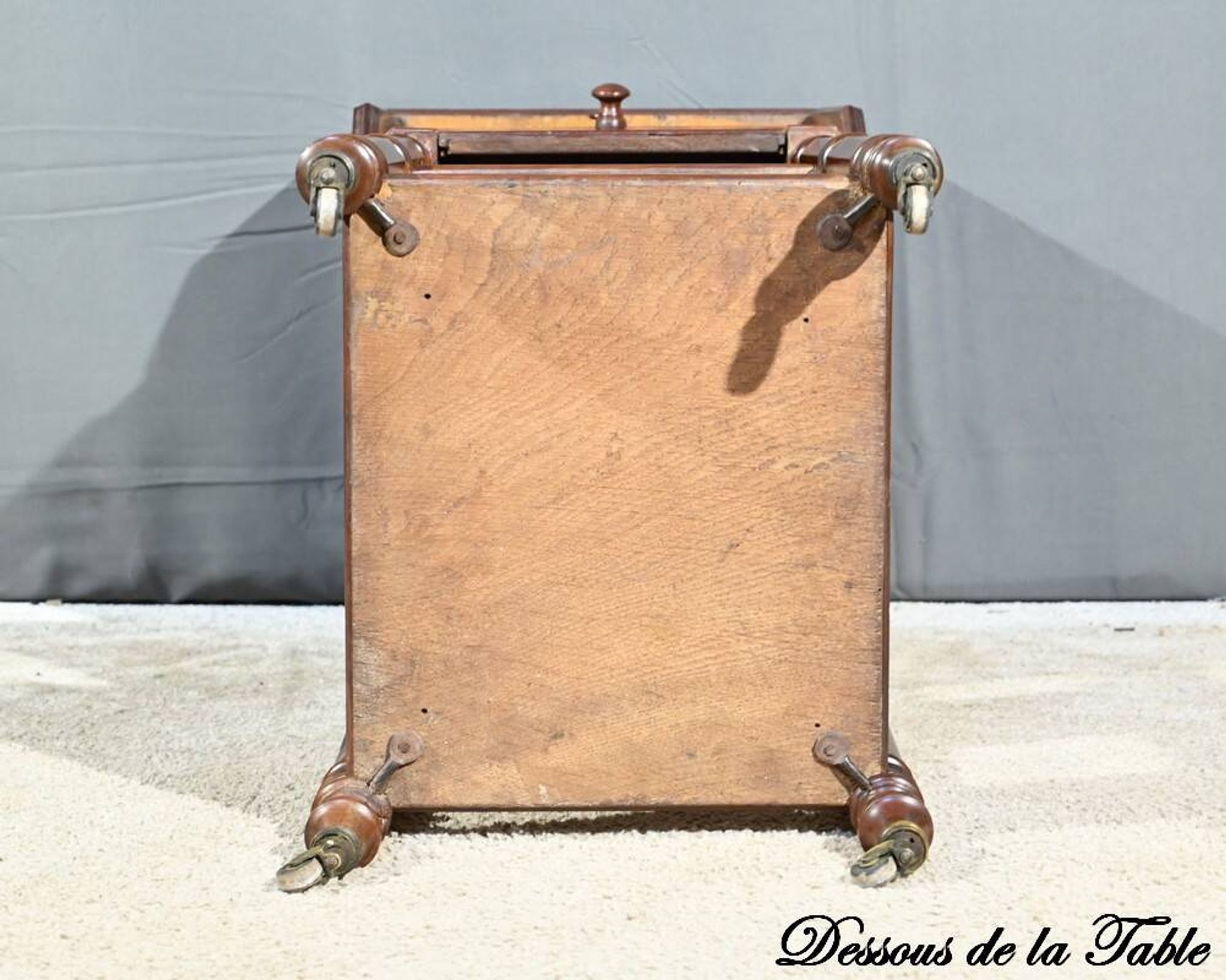 Petite table à volets en acajou, maison lemarchand, a. lemoine – milieu xixe