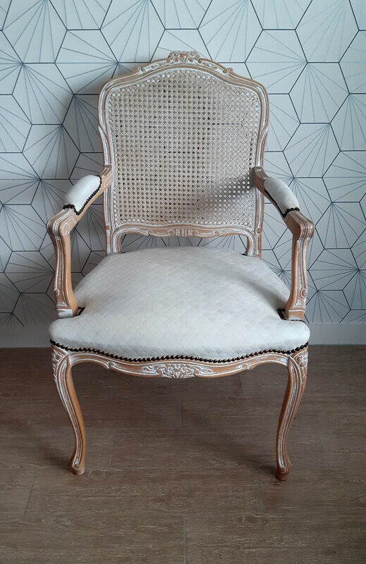 Armchair in white ceruse wood Louis XV style
