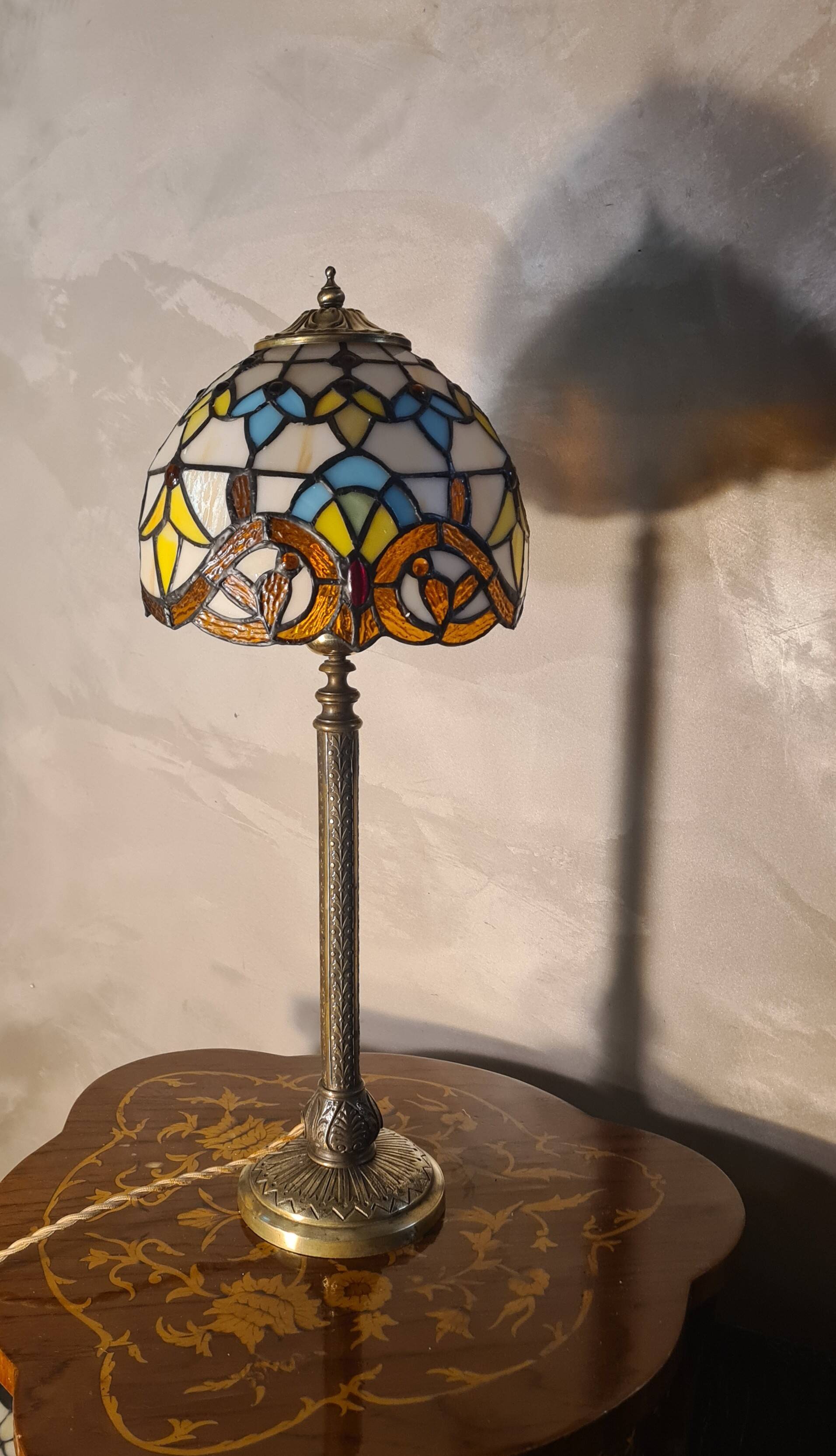 lamp, chiselled bronze base 19th century, and pretty stained glass lampshade