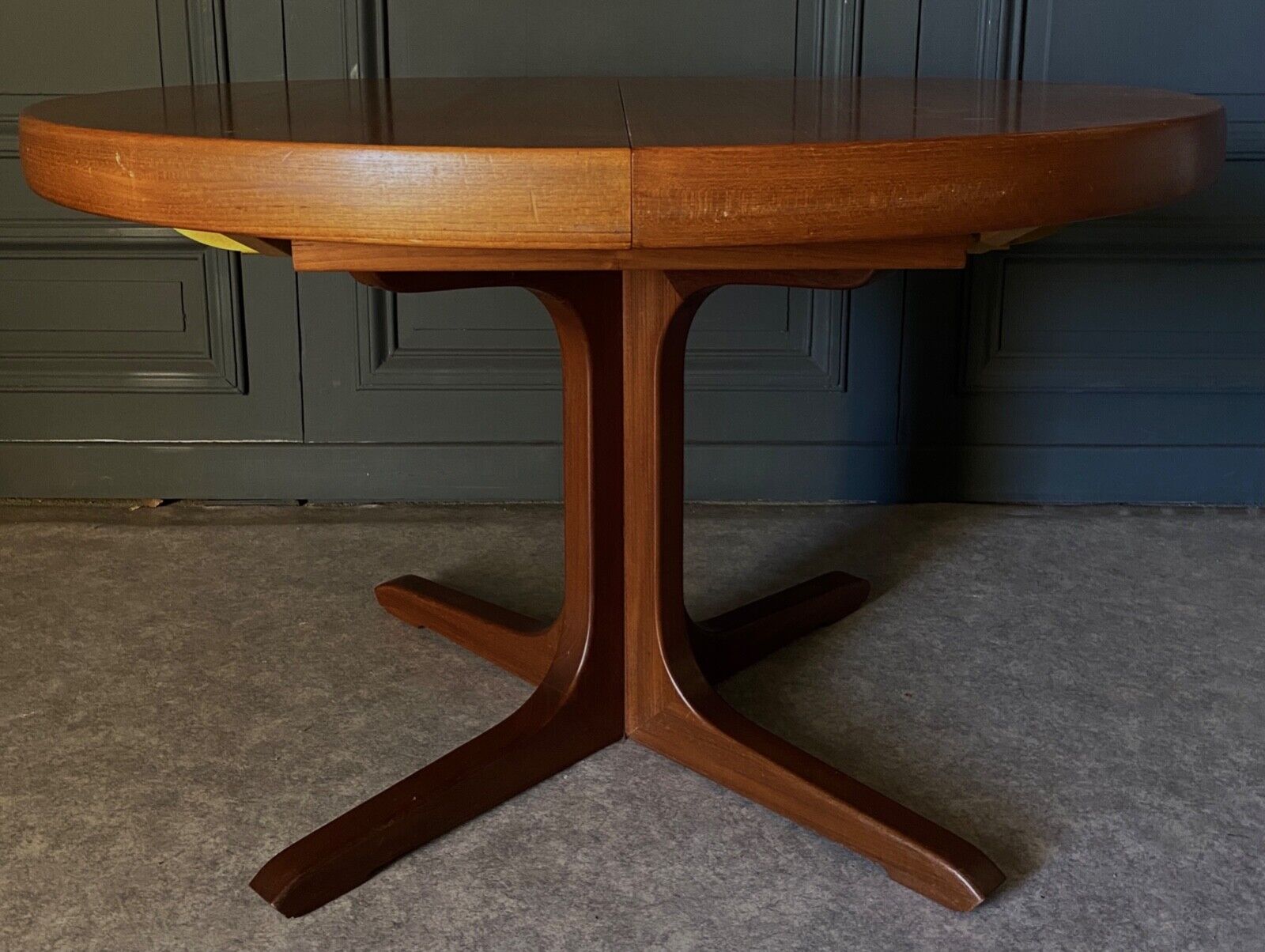 Table Baumann scandinave ronde 1970 rallonges a systeme 4 à 8 personnes