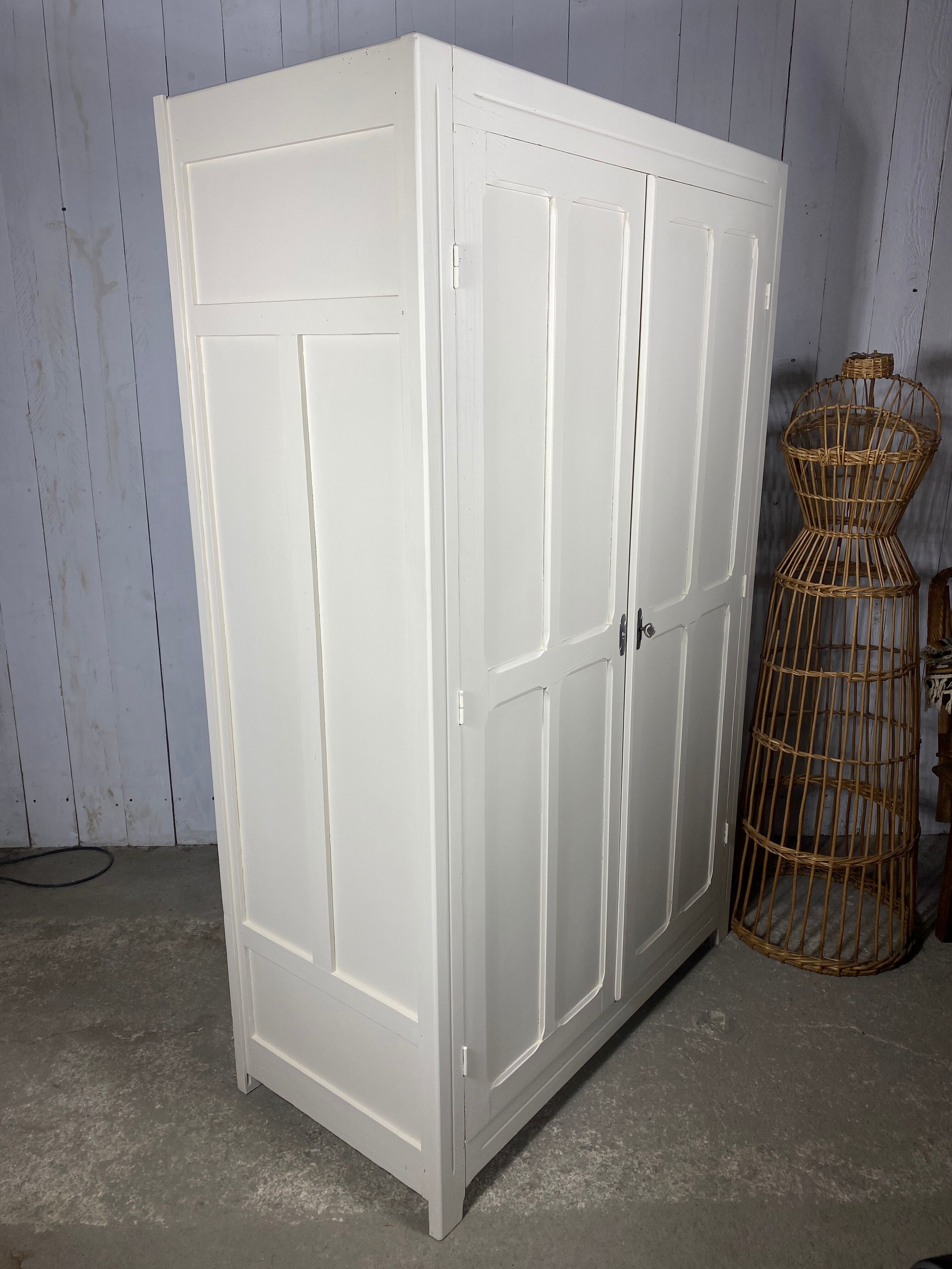 Armoire parisienne