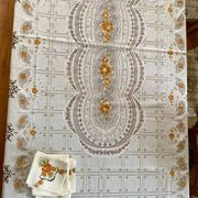 Vintage tablecloth and 6 napkins