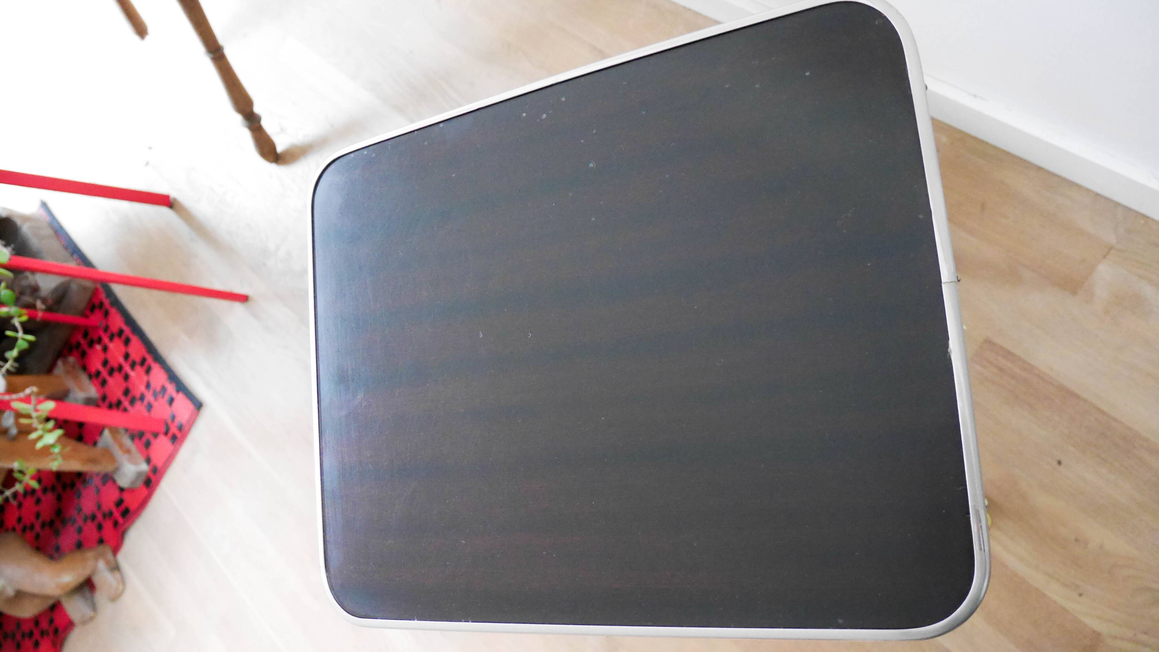 Tablette de style industriel en acier et plateau bois